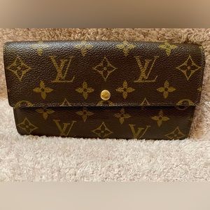 Authentic Louis Vuitton Sarah wallet